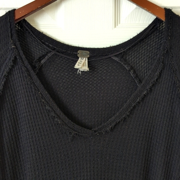 We The Free Laguna Oversized Thermal Waffle Knit Long Sleeve V-neck Top Black M - Picture 2 of 11
